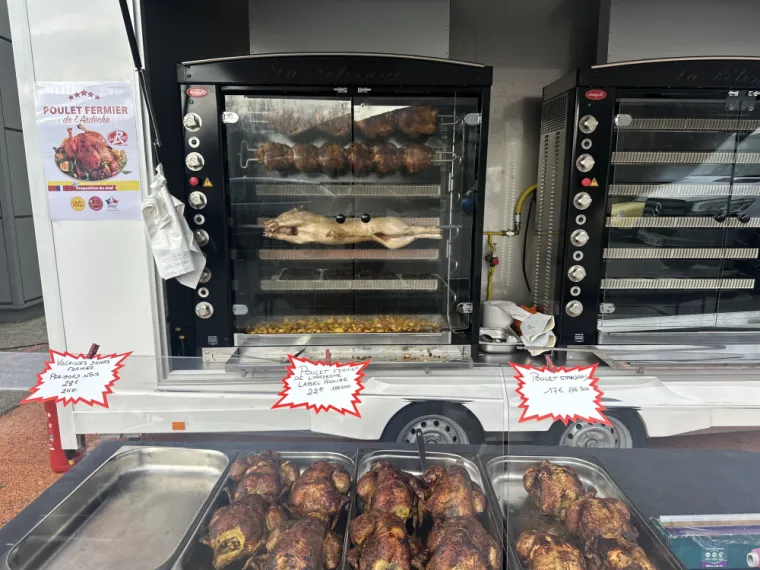 Poulet rôti fermier Label Rouge en rôtisserie mobile à Grasse, Grasse, Micka rôtisserie